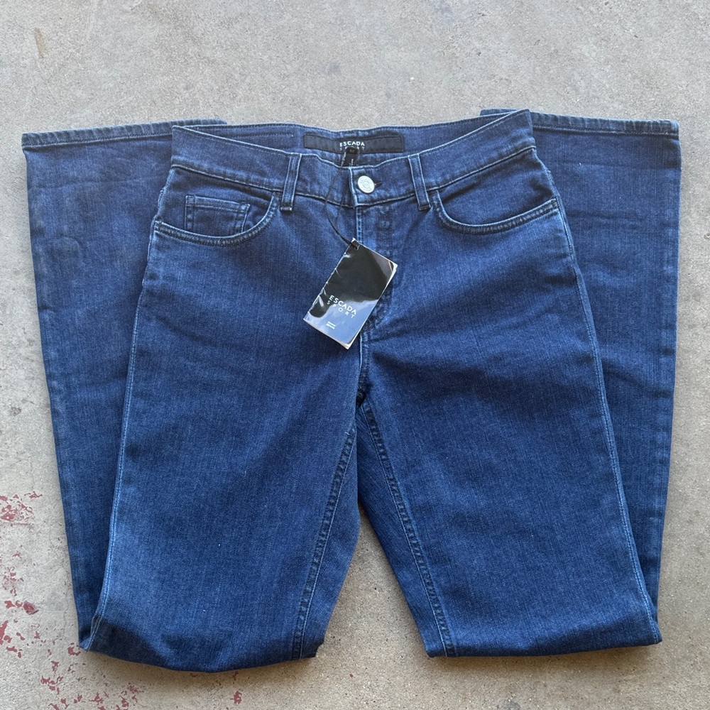 Escada Sport Linda Jeans in a new condition with tags Size 38 long 34